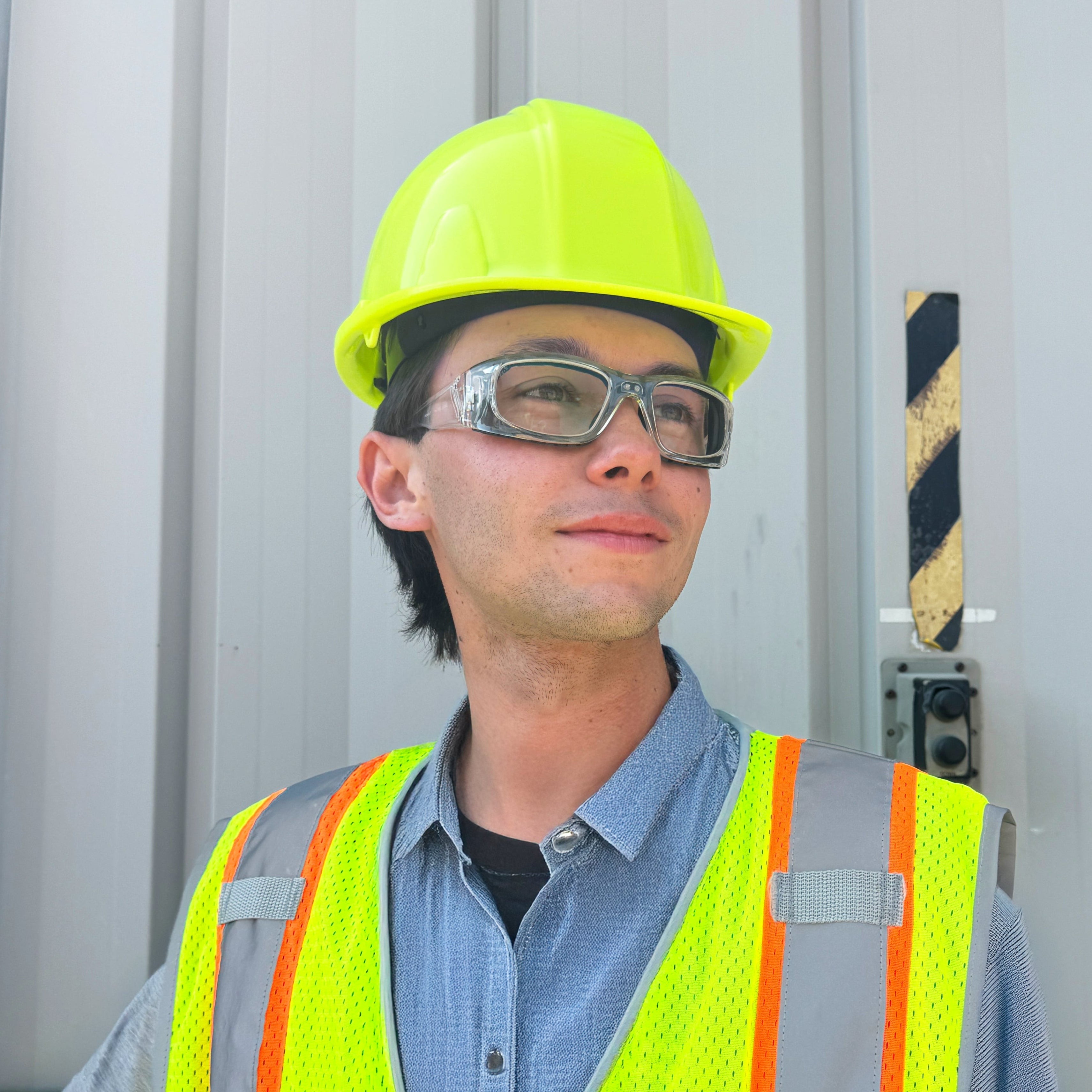 HiDXA004 prescription safety glasses in clear on construction worker in safety gear